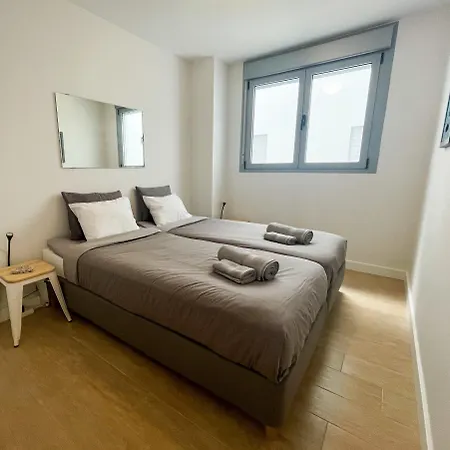 Frontline Duna Apartment *
